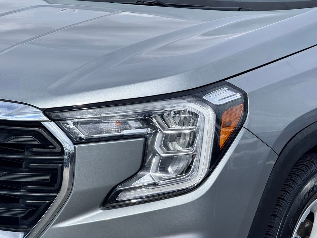 Used 2023 GMC Terrain SLE image 10