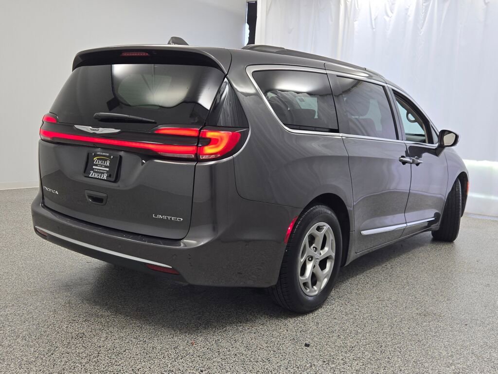 Used 2022 Chrysler Pacifica Limited FWD image 10