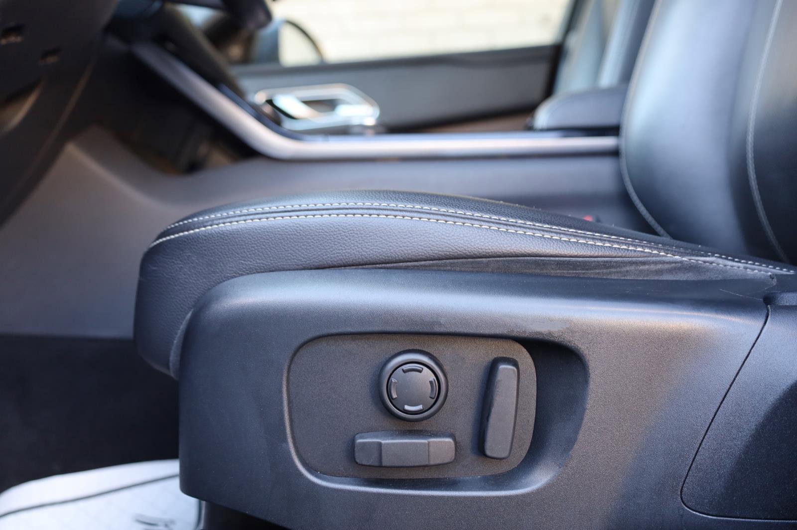 Used 2020 Land Rover Range Rover Velar S image 15