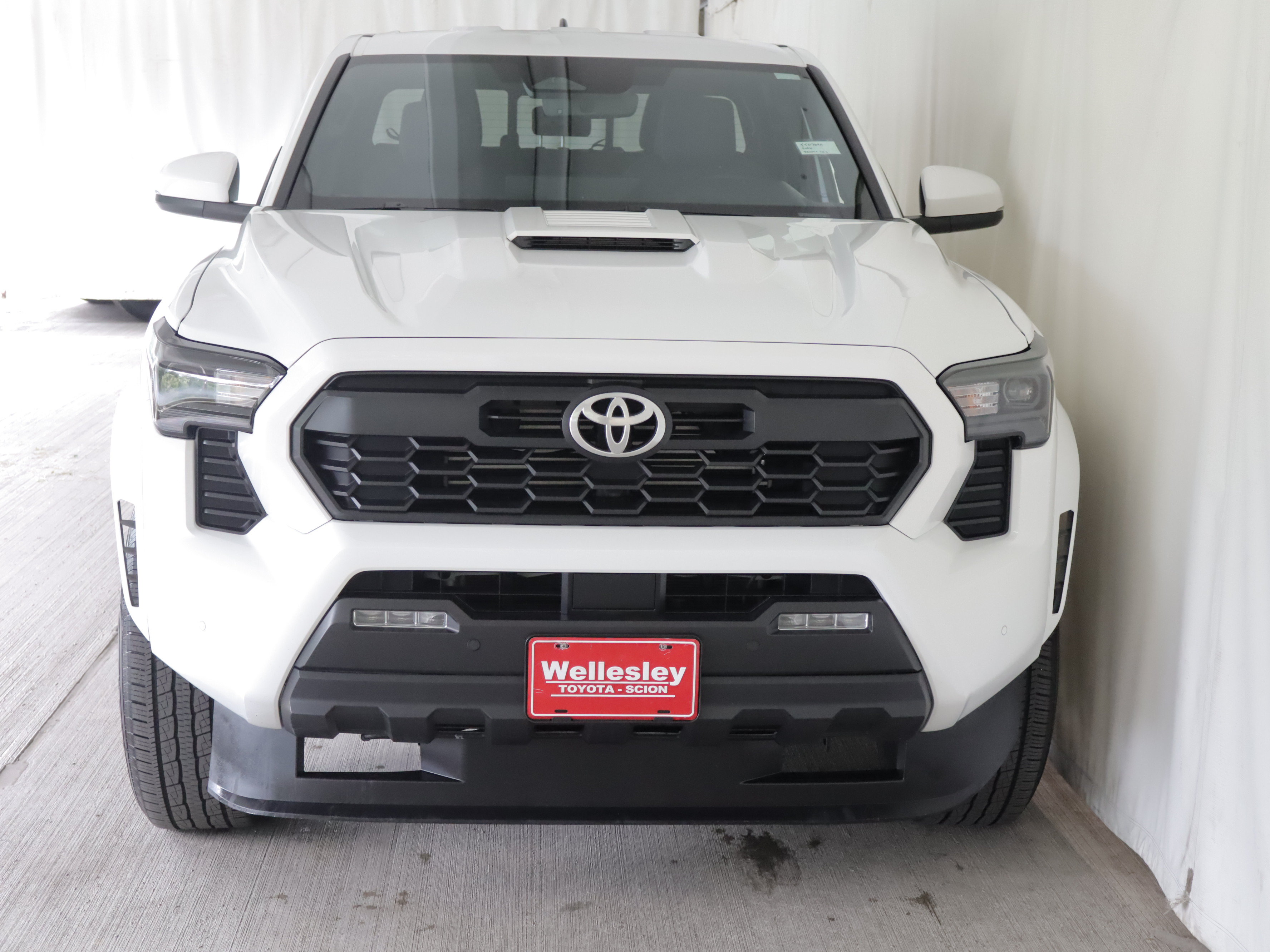 Used 2024 Toyota Tacoma TRD Sport w/ TRD Sport Upgrade Package AWD/4WD image 3