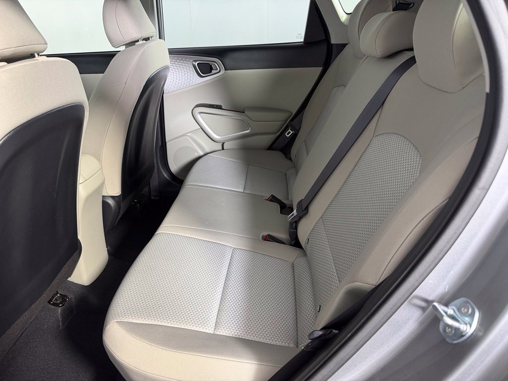 Used 2025 Kia Soul LX w/ LX Technology Package FWD image 18