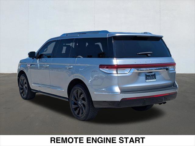 Used 2023 Lincoln Navigator Reserve image 3