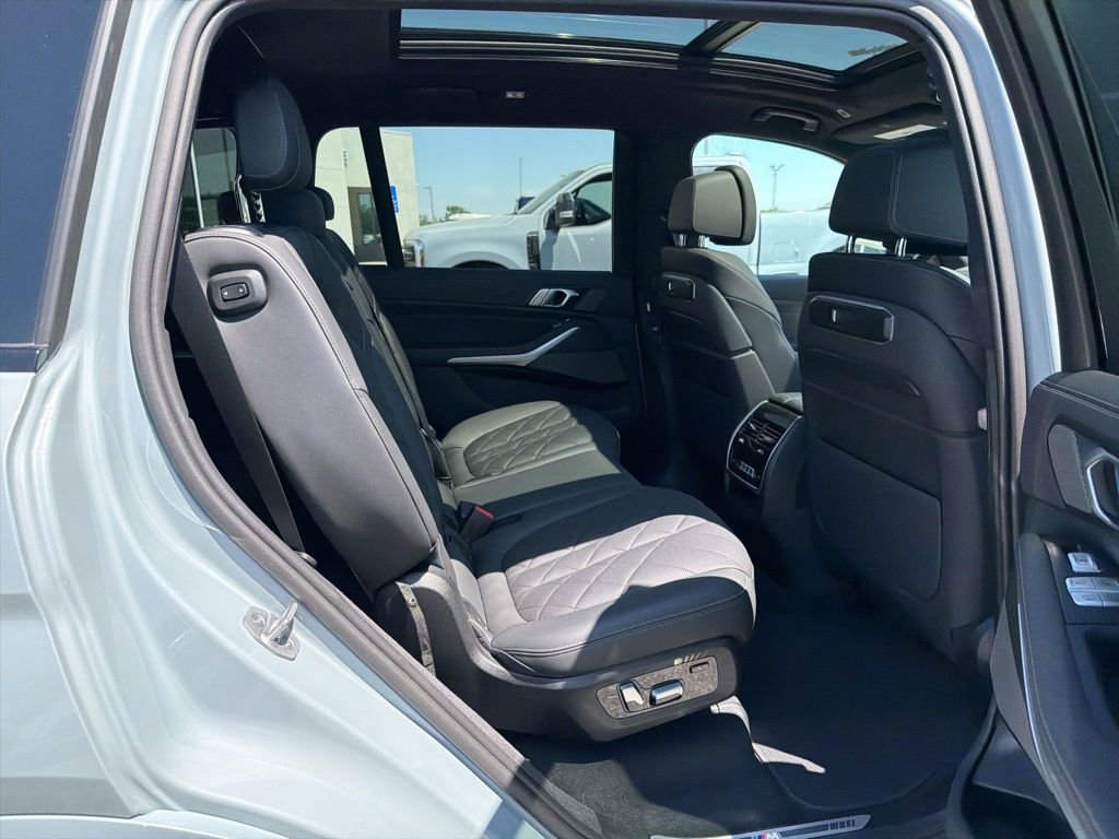 Used 2025 BMW X7 xDrive40i w/ M Sport Package image 21