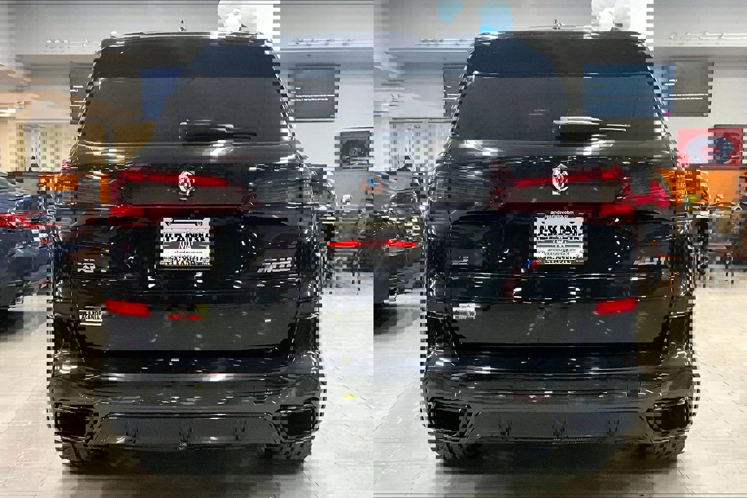 Used 2023 BMW X5 M50i w/ Executive Package image 4