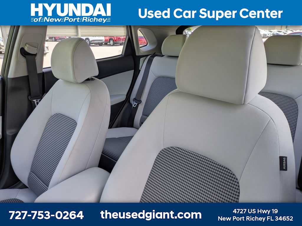 Used 2023 Hyundai Kona SE w/ Cargo Package FWD image 7