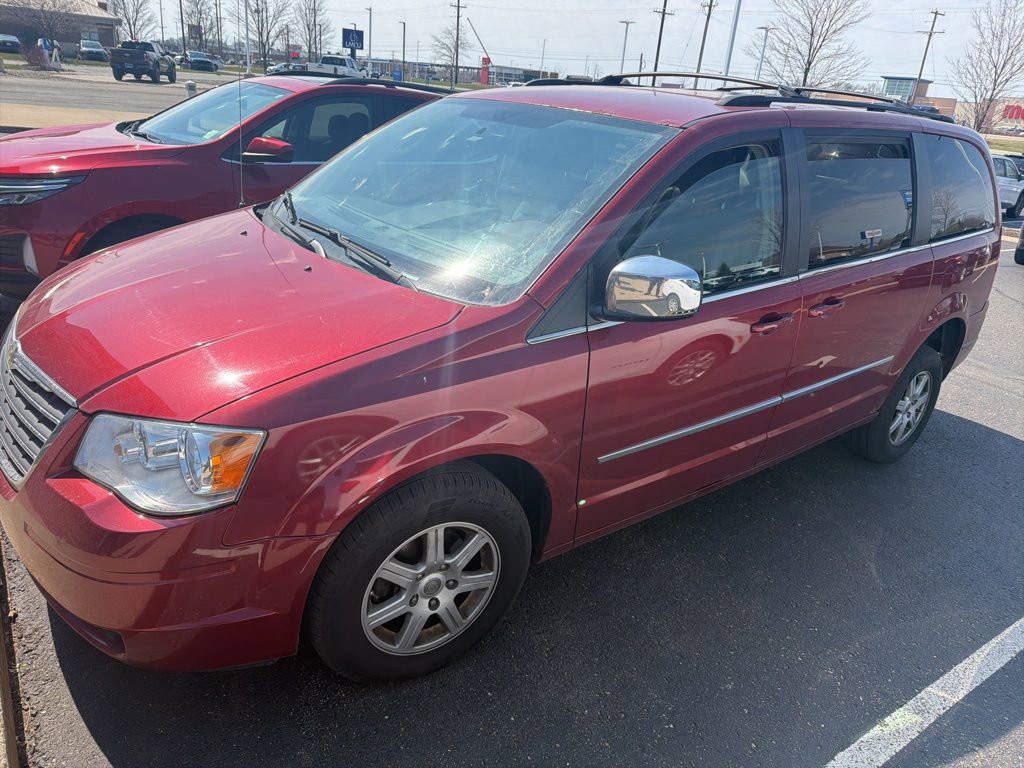 Used 2010 Chrysler Town & Country Touring Plus w/ Safetytec Group image 5