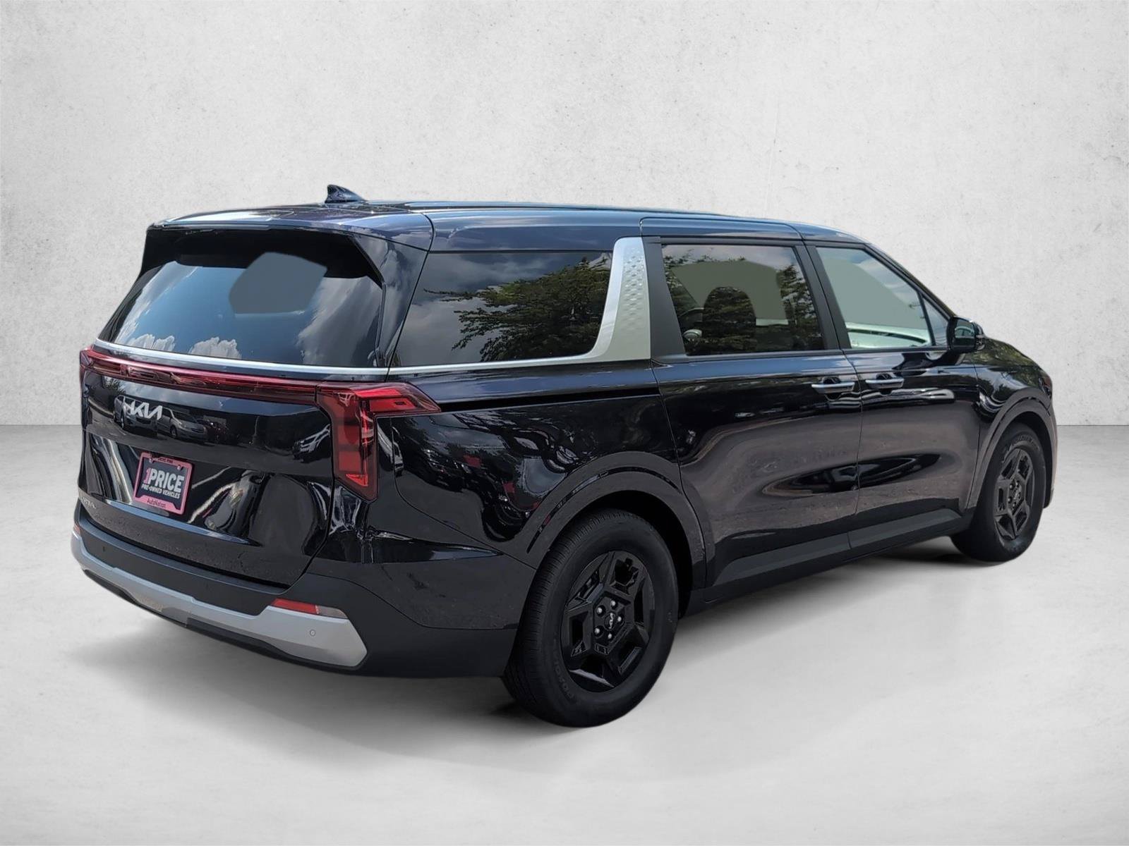 Used 2025 Kia Carnival FWD image 5