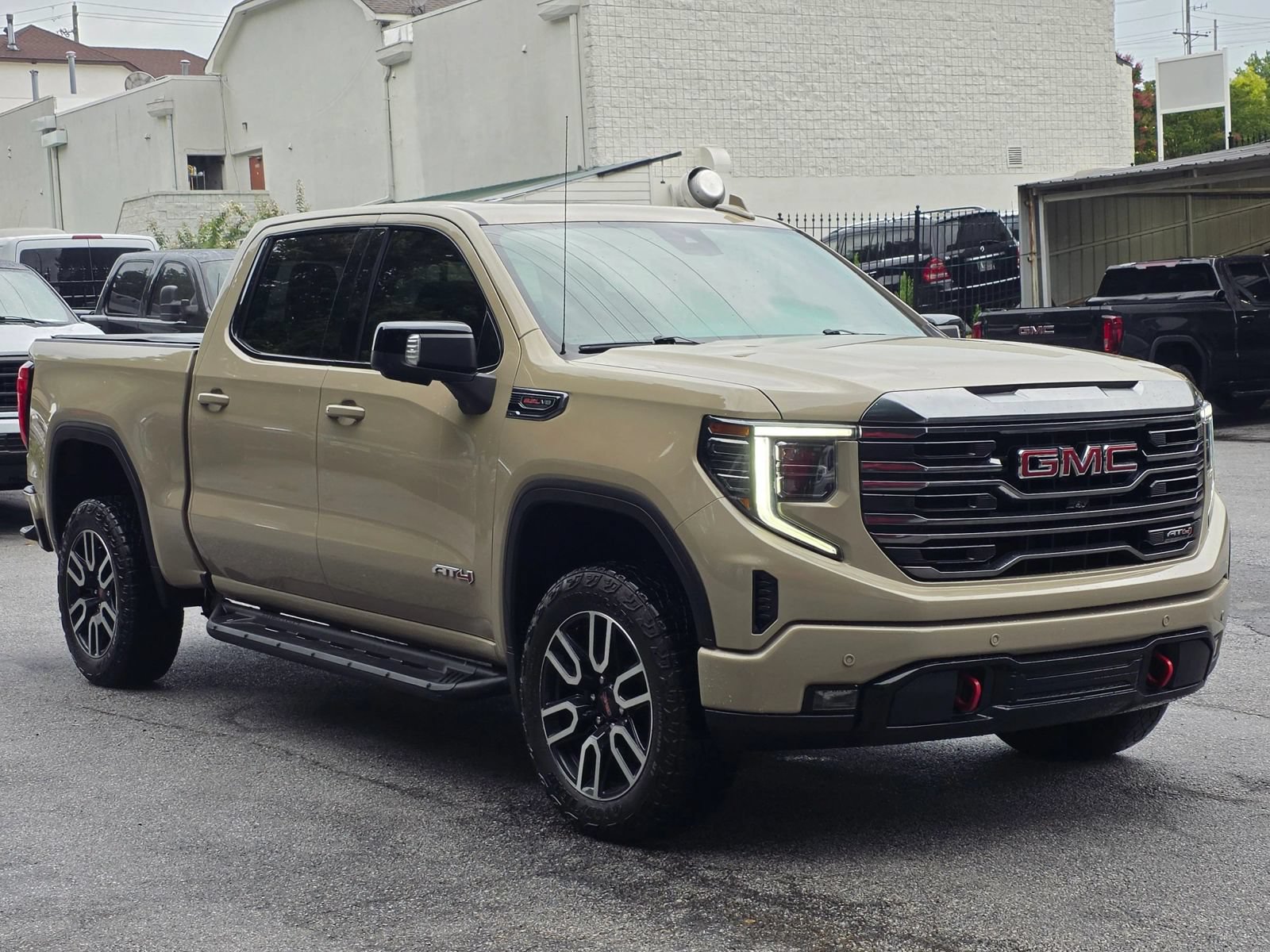 Used 2022 GMC Sierra 1500 AT4 w/ AT4 Premium Package AWD/4WD image 9