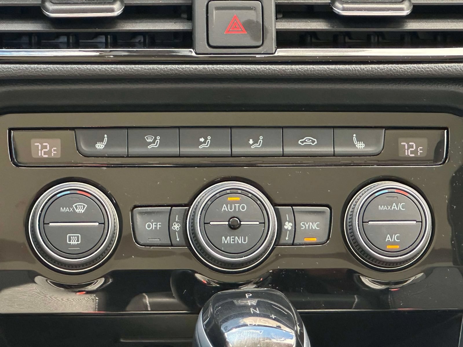 Certified 2024 Volkswagen Taos SE FWD image 19