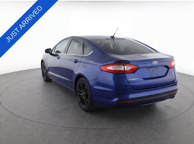 Used 2013 Ford Fusion SE FWD image 2