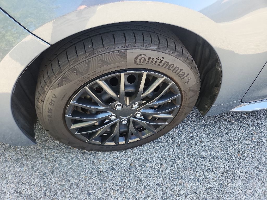 Used 2021 Toyota Corolla LE w/ Carpet Mat Package (TMS) FWD image 9