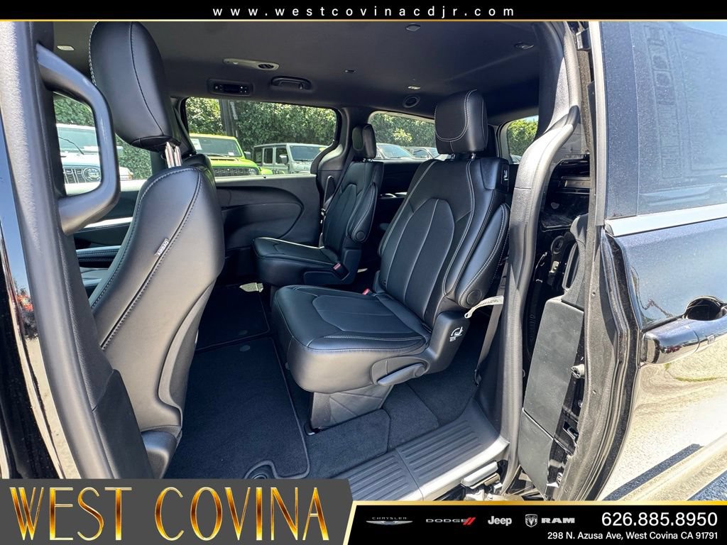 New 2027 Chrysler Pacifica Select FWD image 32