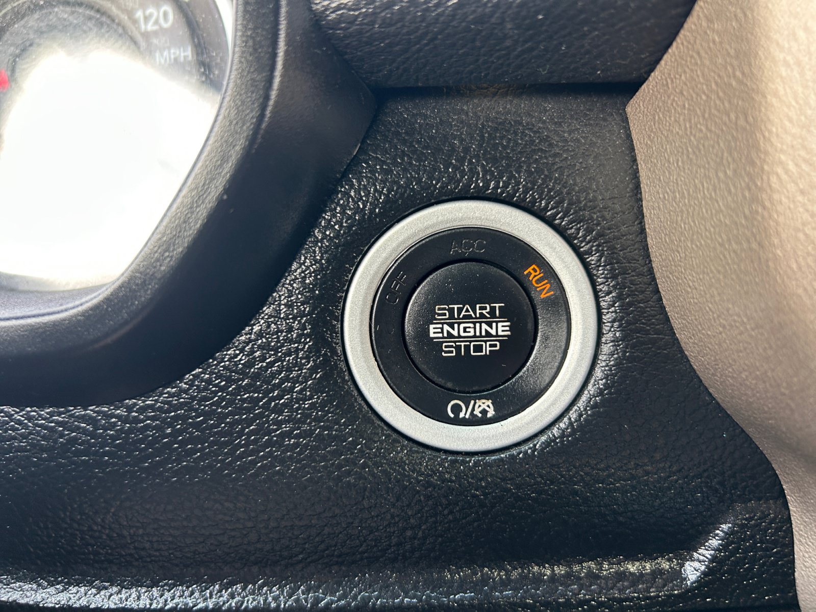 Used 2019 RAM 1500 Laramie w/ Sport Appearance Package AWD/4WD image 28