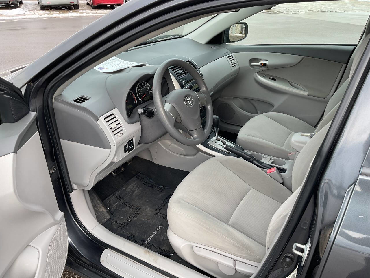 Used 2010 Toyota Corolla LE image 14