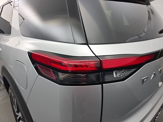 Used 2024 Nissan Pathfinder Platinum w/ Cargo Package image 18