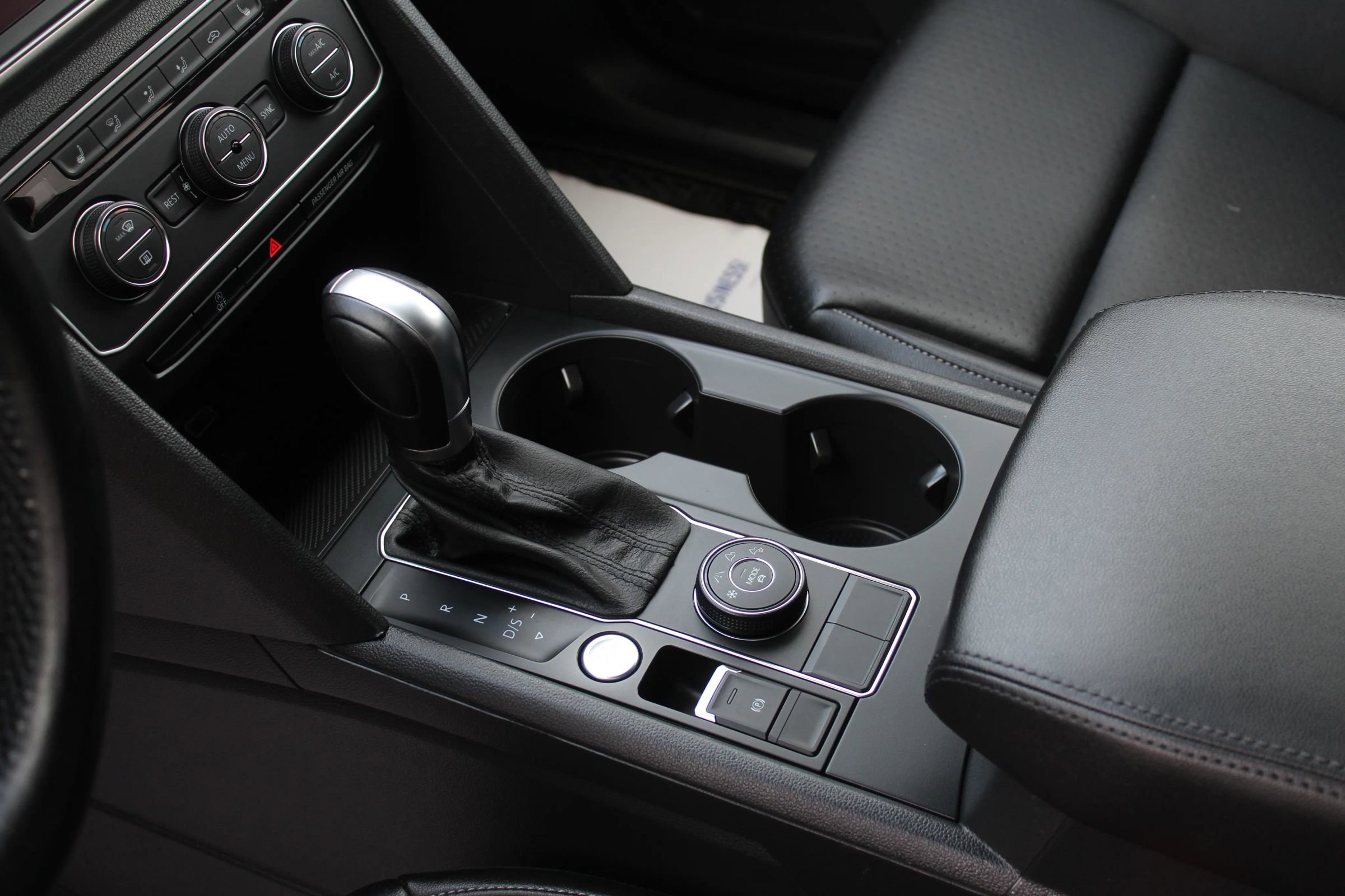 Used 2018 Volkswagen Atlas SE AWD/4WD image 23