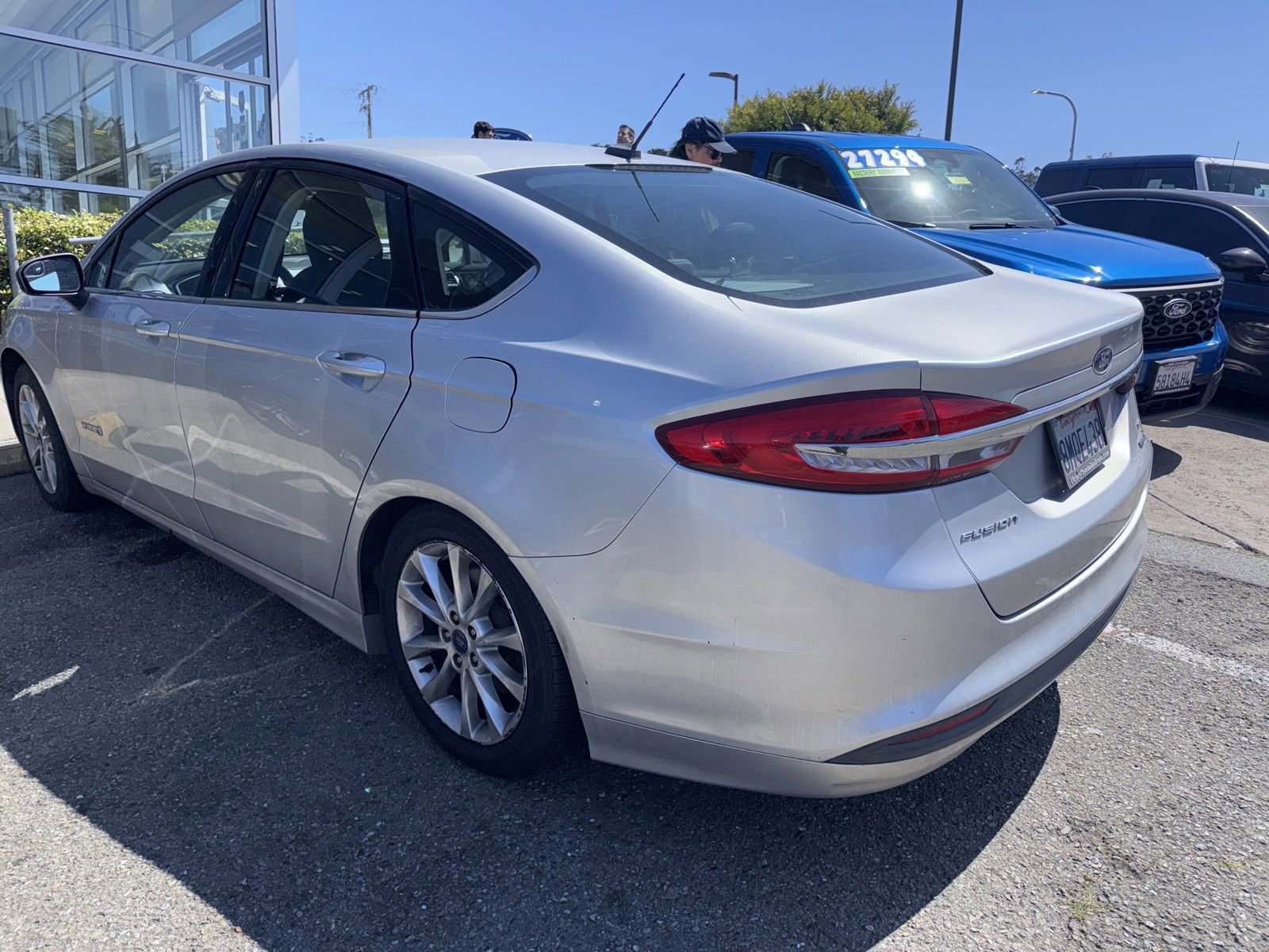 Used 2017 Ford Fusion SE FWD image 4
