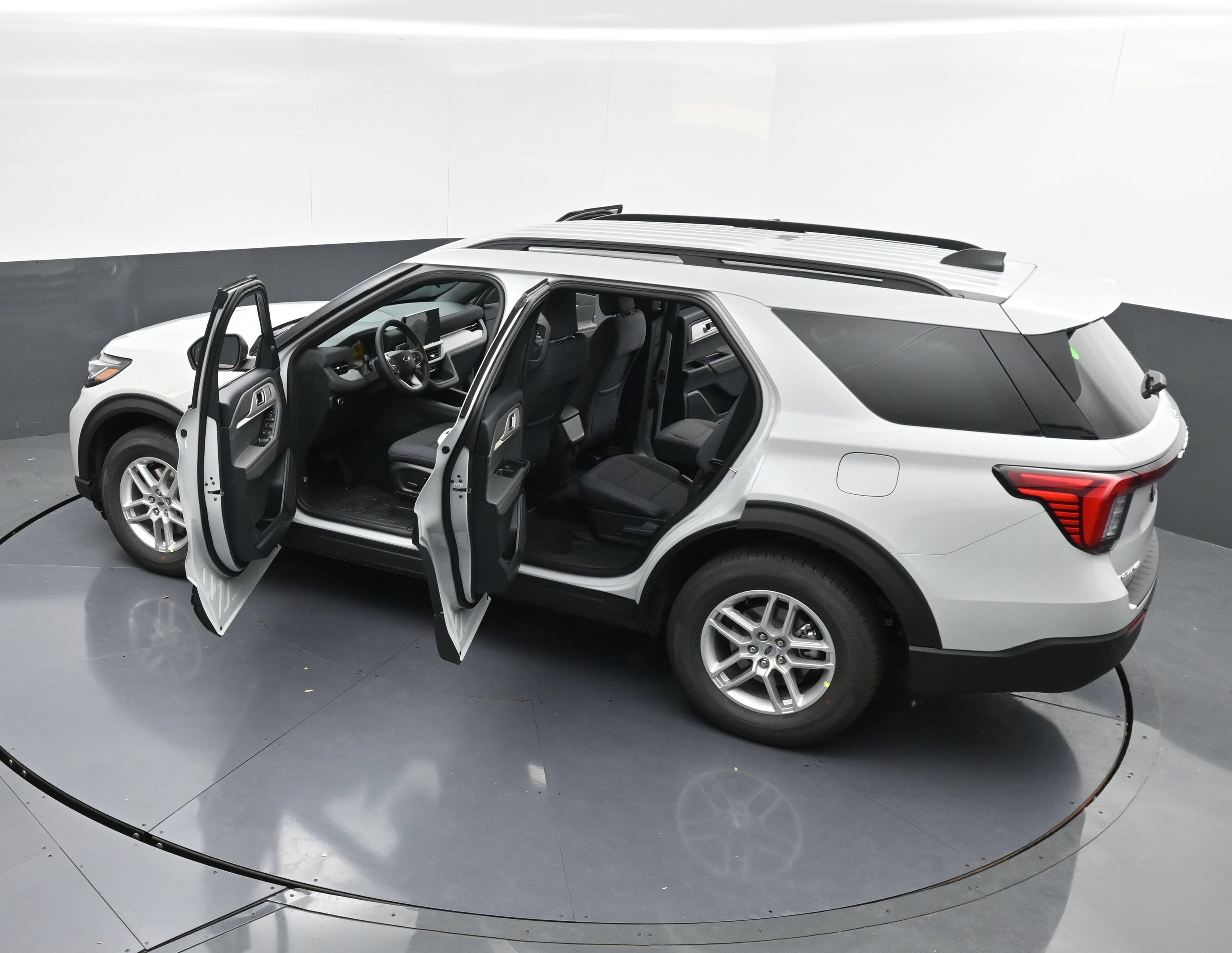 New 2027 Ford Explorer Active RWD image 30