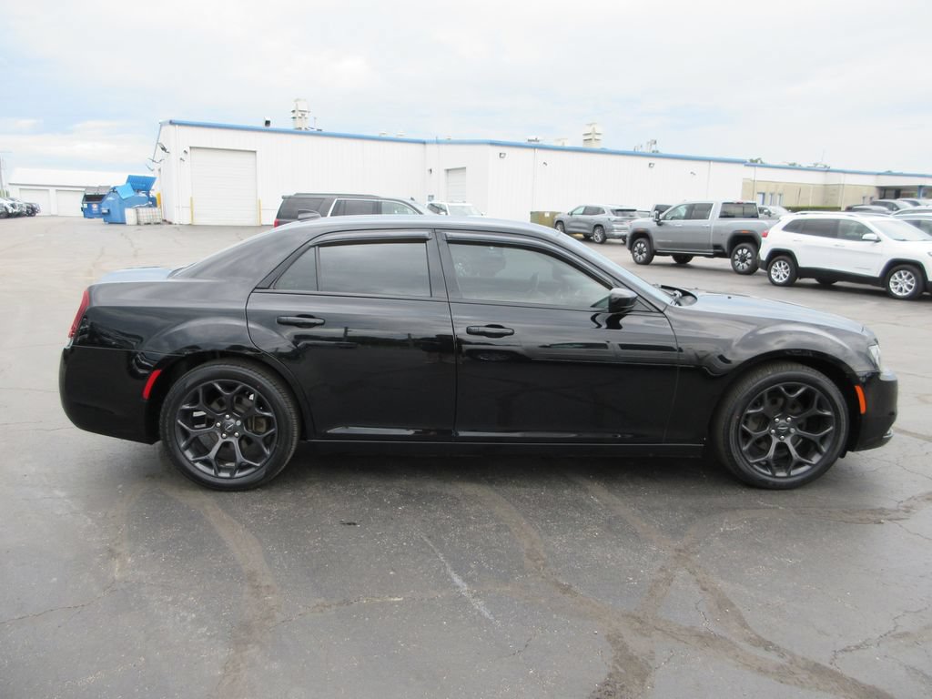 Used 2020 Chrysler 300 Touring w/ Sport Appearance Package RWD image 5
