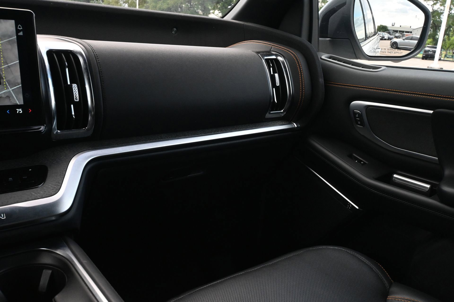Used 2025 Ford Expedition Tremor AWD/4WD image 8