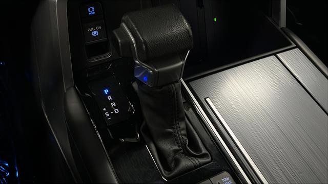 Used 2024 Toyota Sequoia Platinum AWD/4WD image 19