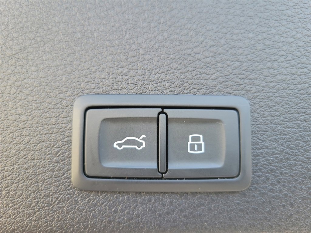 Used 2021 Audi e-tron Premium Plus w/ Premium Plus Package image 10