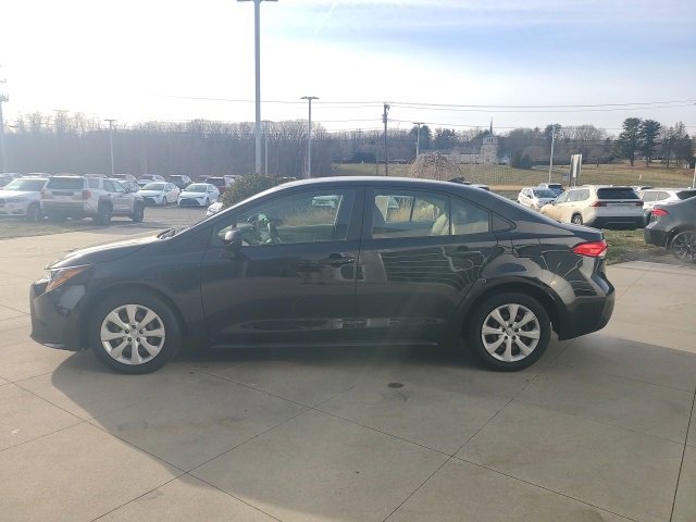Used 2022 Toyota Corolla LE image 4
