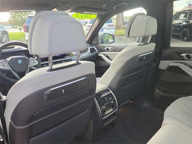 Used 2023 BMW X7 xDrive40i w/ Premium Package image 15