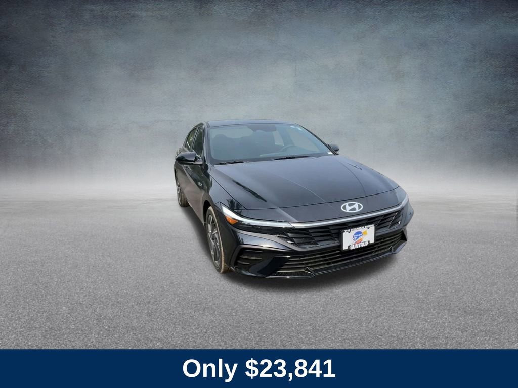 Used 2025 Hyundai Elantra Sport image 4