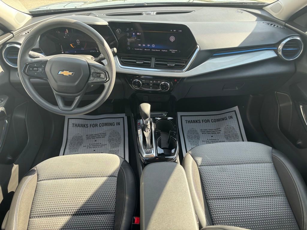 Used 2025 Chevrolet Trax LT image 11