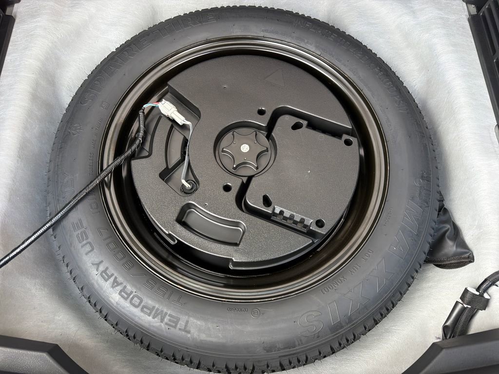 Used 2024 Nissan Rogue SV w/ SV Premium Package image 32