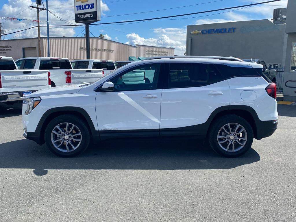 Used 2024 GMC Terrain SLT image 8