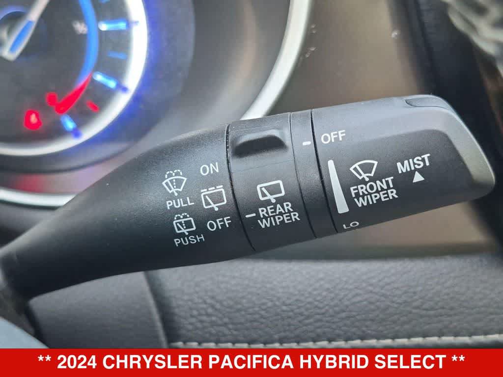 Used 2024 Chrysler Pacifica Limited FWD image 24
