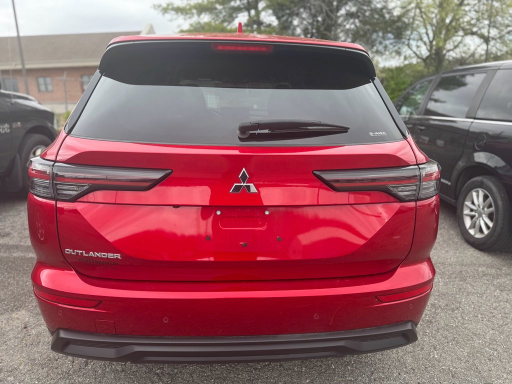 Used 2025 Mitsubishi Outlander ES image 6