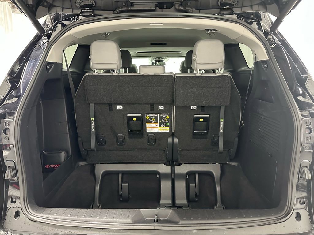 Used 2025 Toyota Sienna XLE image 53