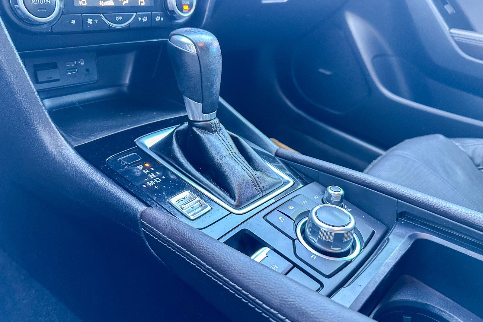 Used 2018 MAZDA MAZDA3 Grand Touring w/ Premium Equipment Package image 22