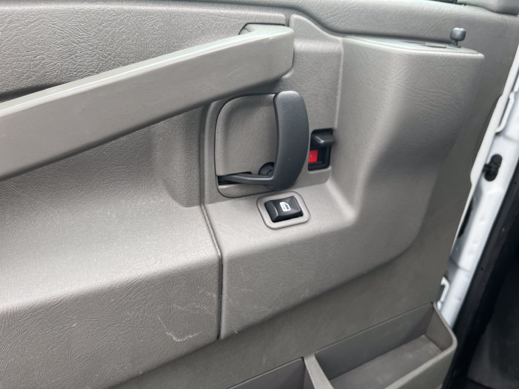 Used 2023 GMC Savana 3500 w/ Power Convenience Package RWD image 10