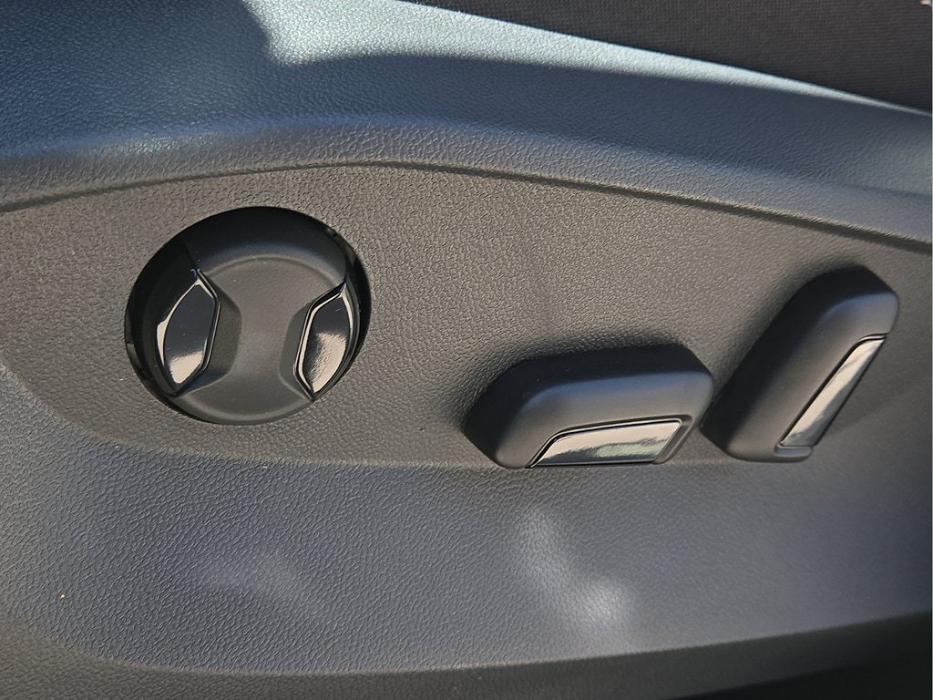 New 2026 Volkswagen Taos SE FWD image 17