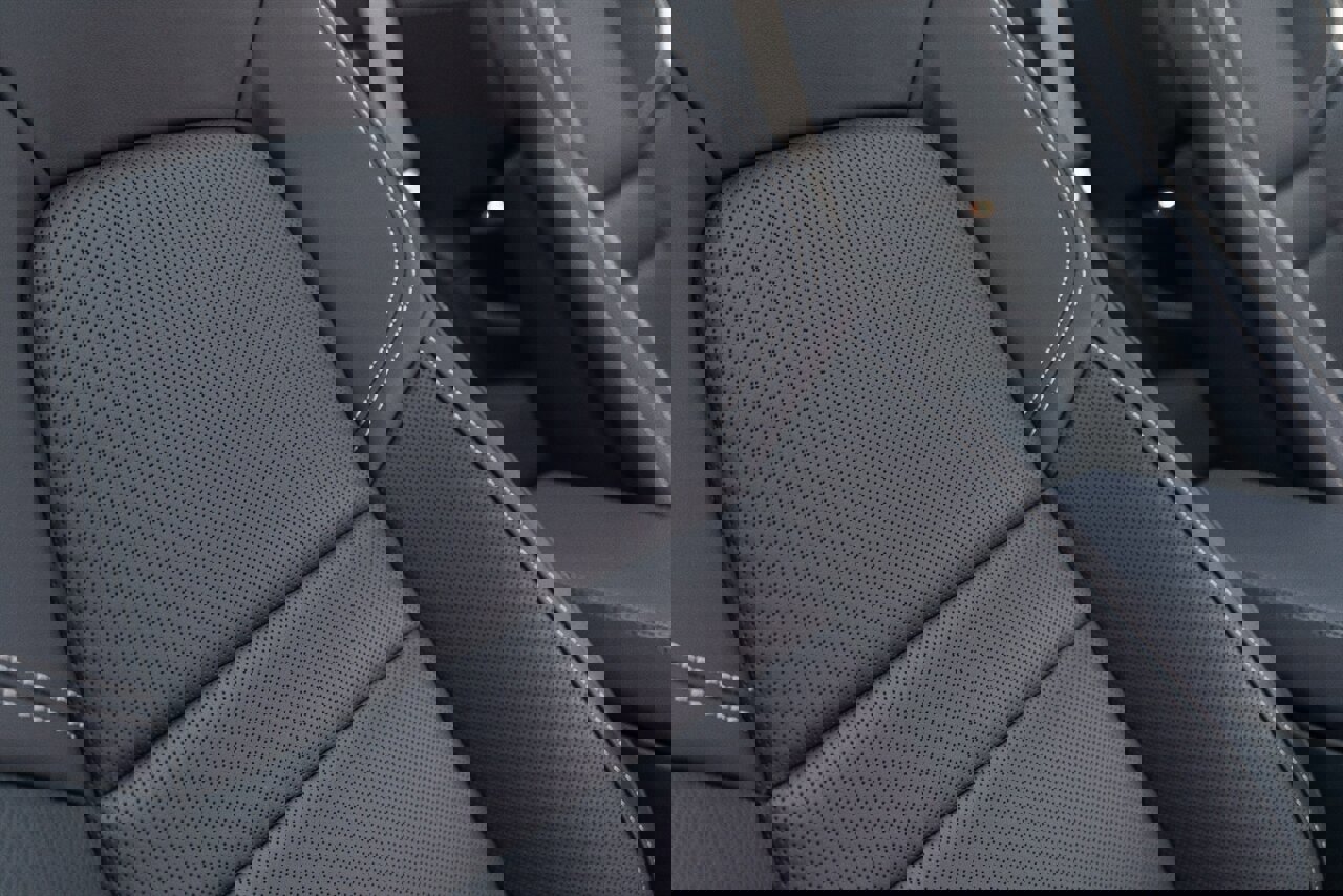 Used 2025 Porsche 911 Carrera w/ Premium Package image 46