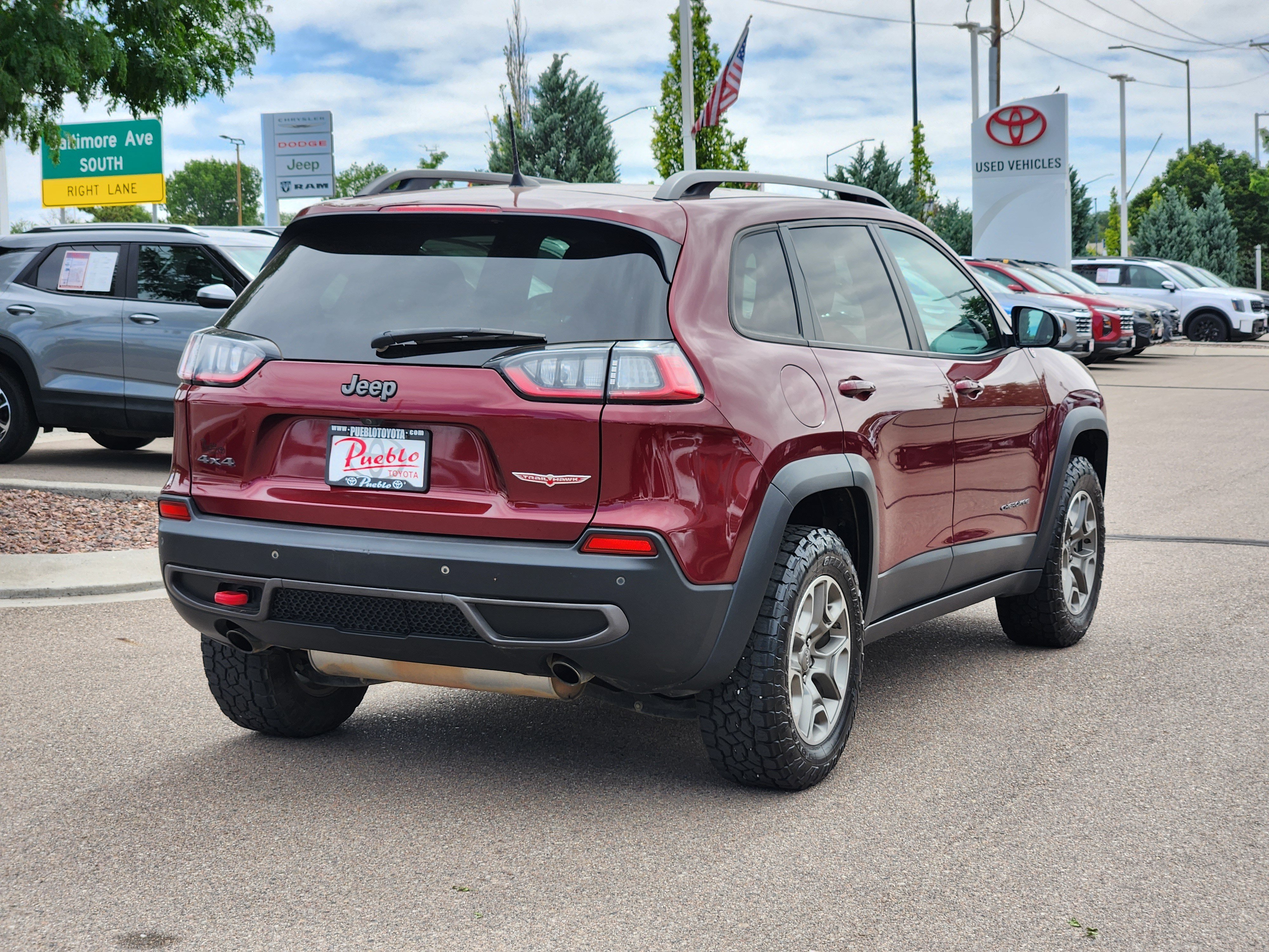 Used 2020 Jeep Cherokee Trailhawk w/ Cold Weather Group AWD/4WD image 3