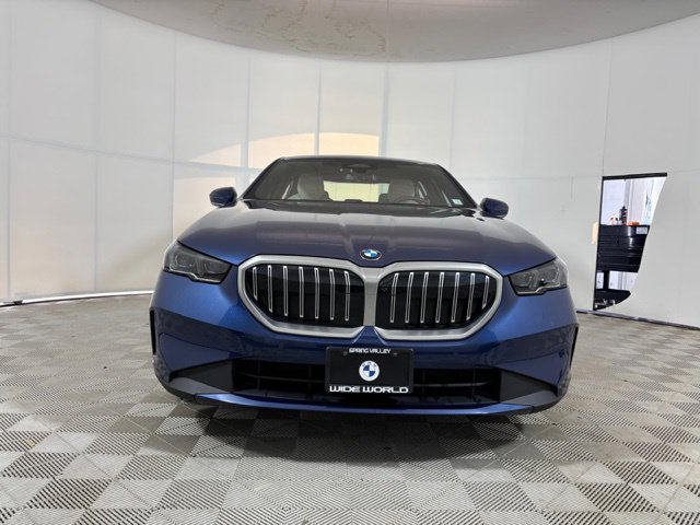 Used 2024 BMW 530i xDrive w/ Premium Package AWD/4WD image 2
