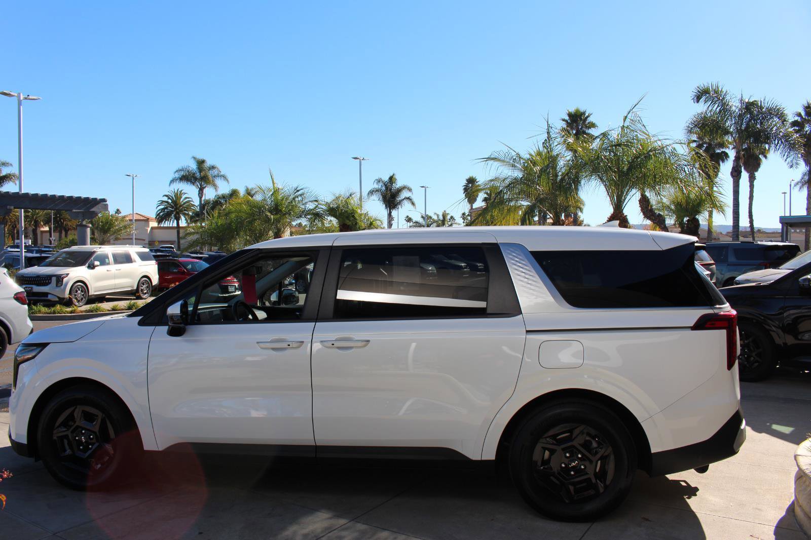 Certified 2025 Kia Carnival image 6