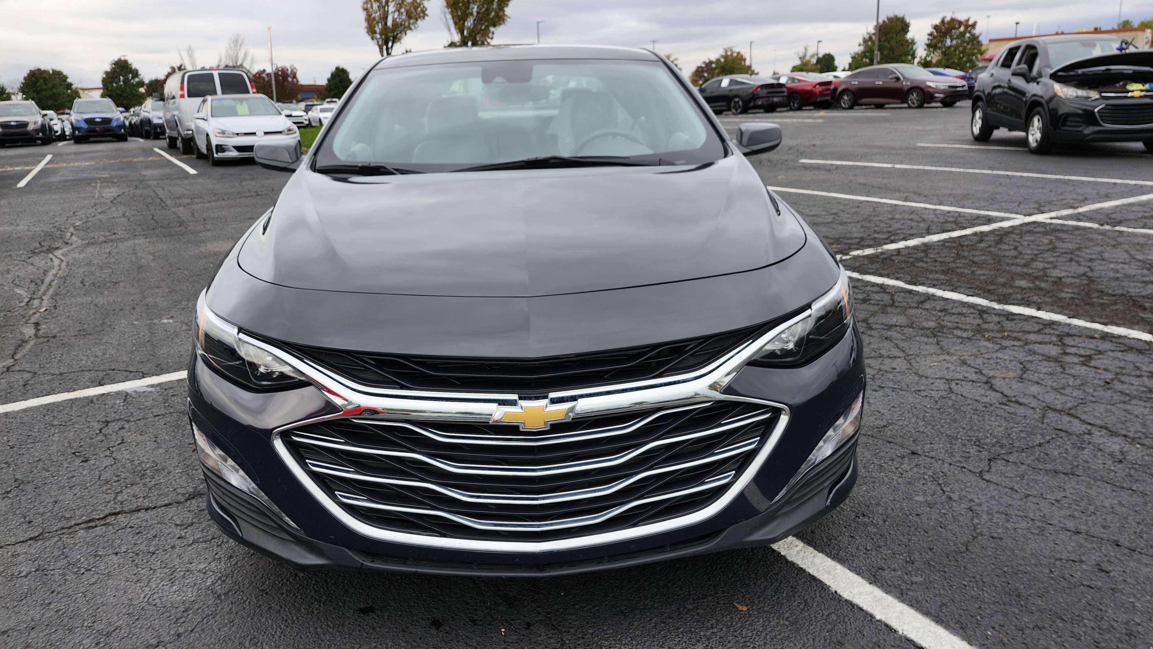 Used 2025 Chevrolet Malibu LT image 3