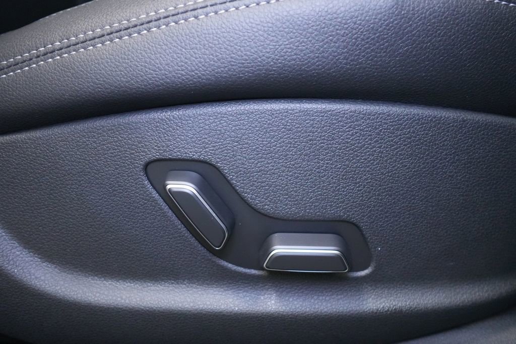 New 2026 Genesis GV70 2.5T Select image 33