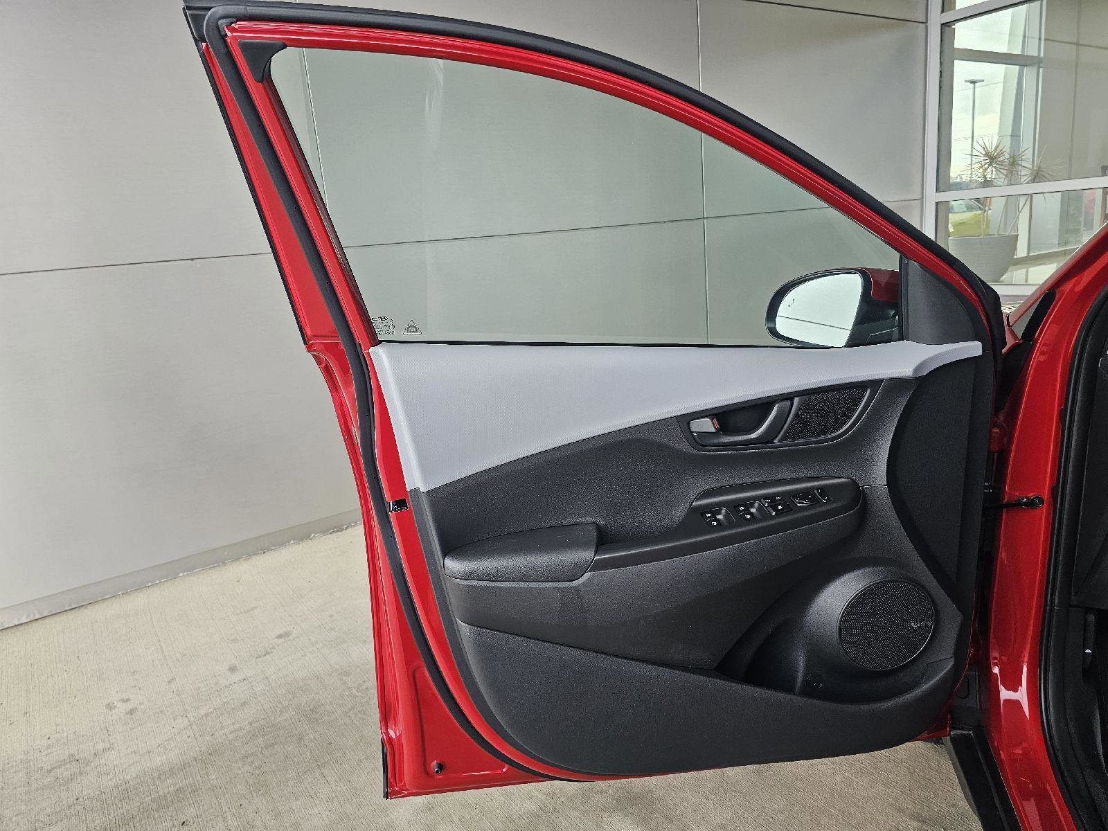 Used 2021 Hyundai Kona SEL Plus w/ Cargo Package image 18