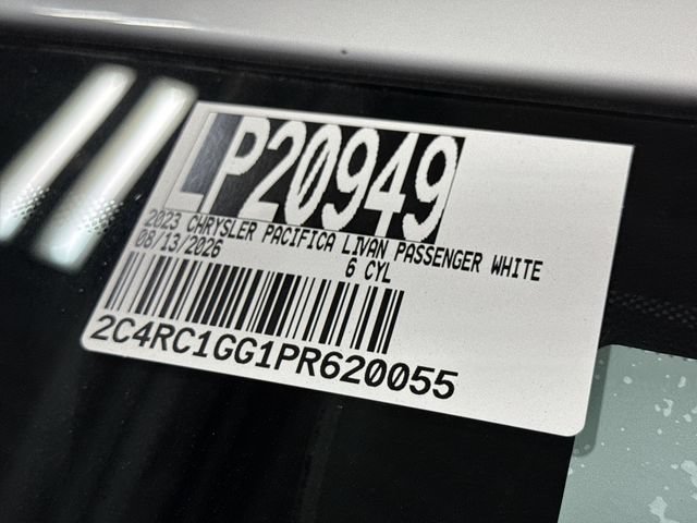 Used 2023 Chrysler Pacifica Limited FWD image 32