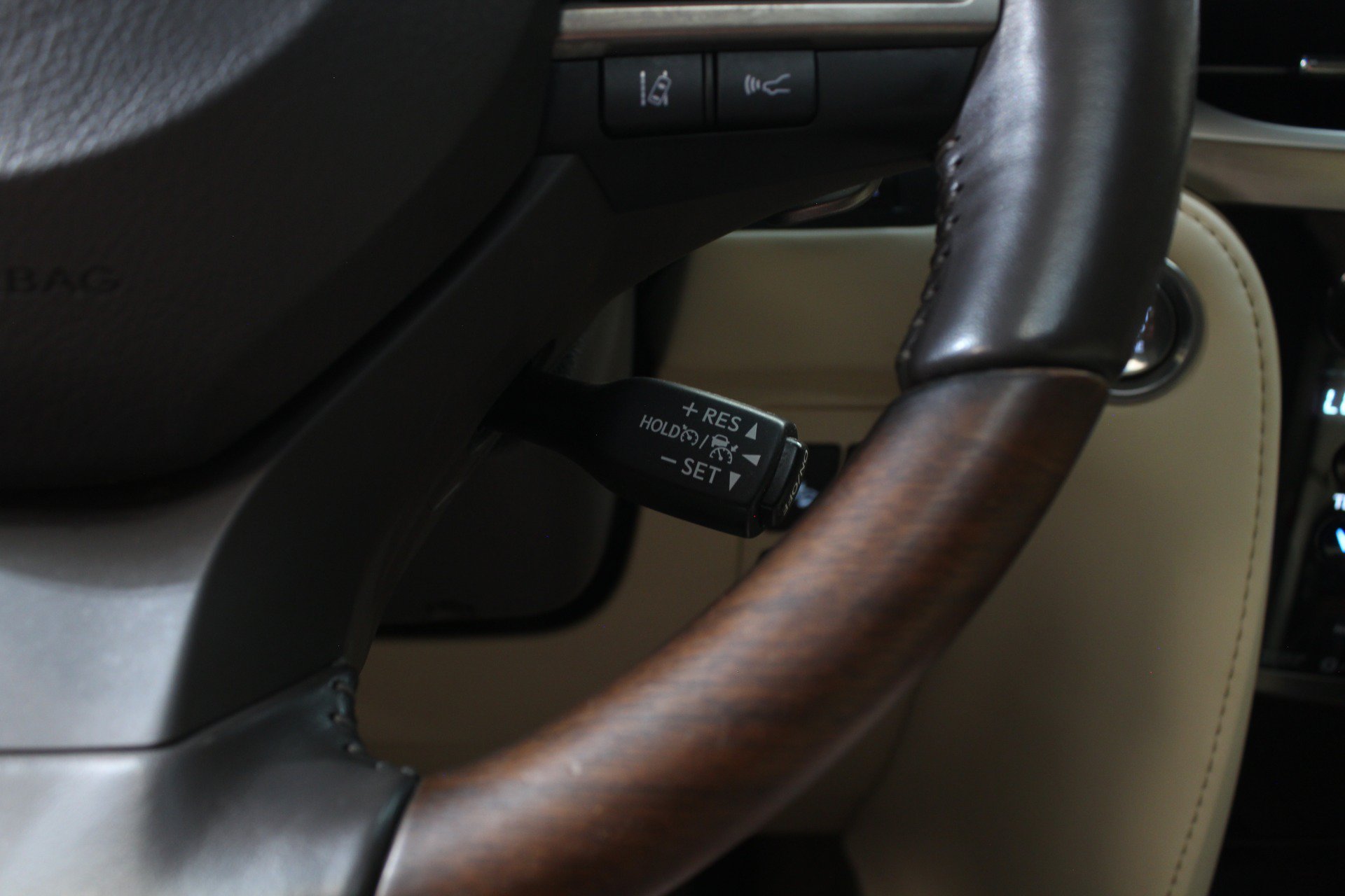 Used 2021 Lexus LX 570 4WD w/ Luxury Package image 56