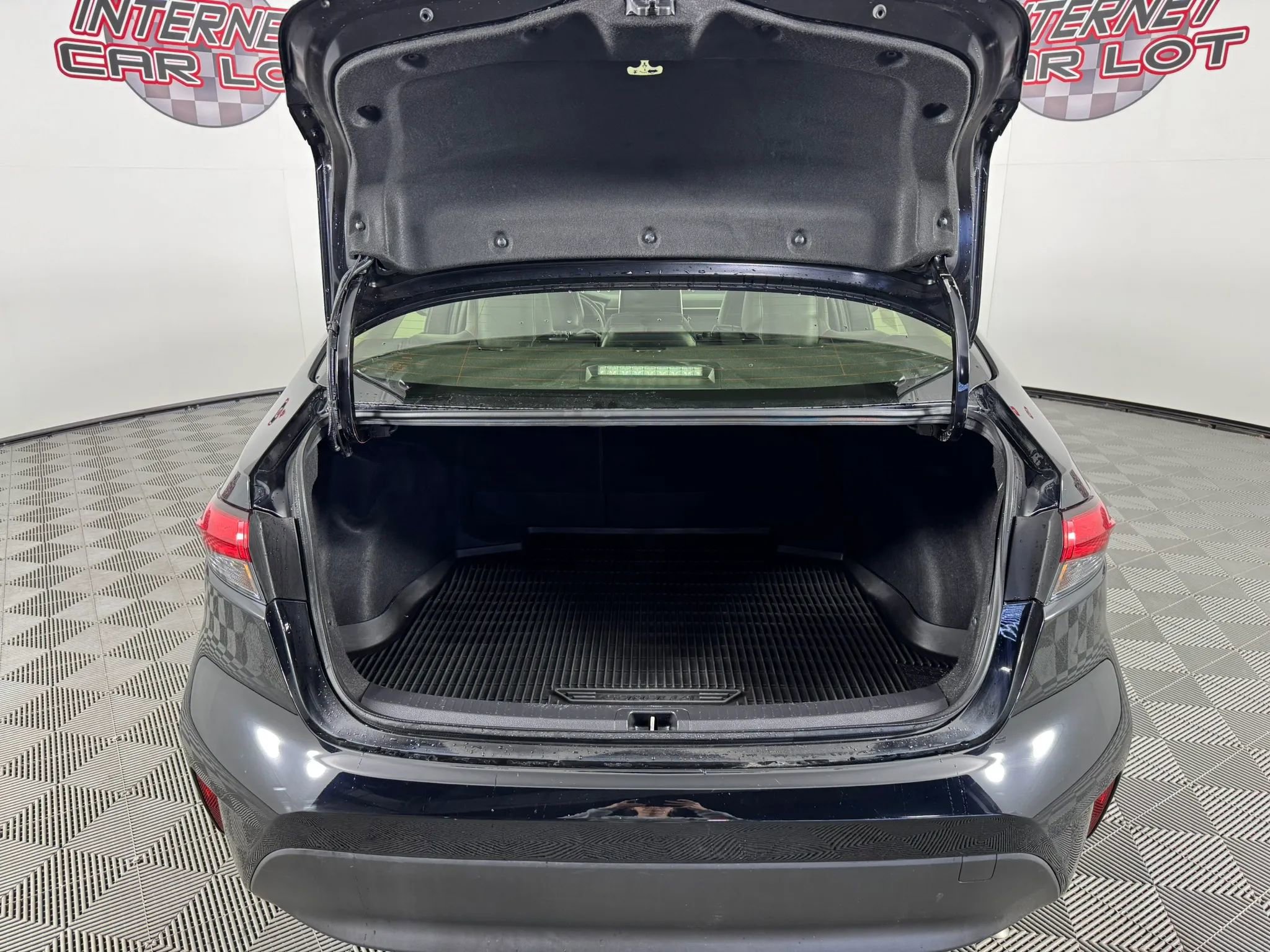 Used 2024 Toyota Corolla XLE FWD image 28