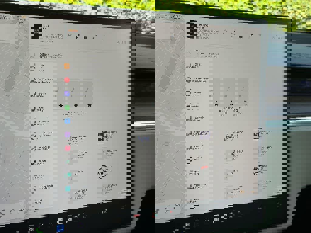 Used 2022 Tesla Model X image 16