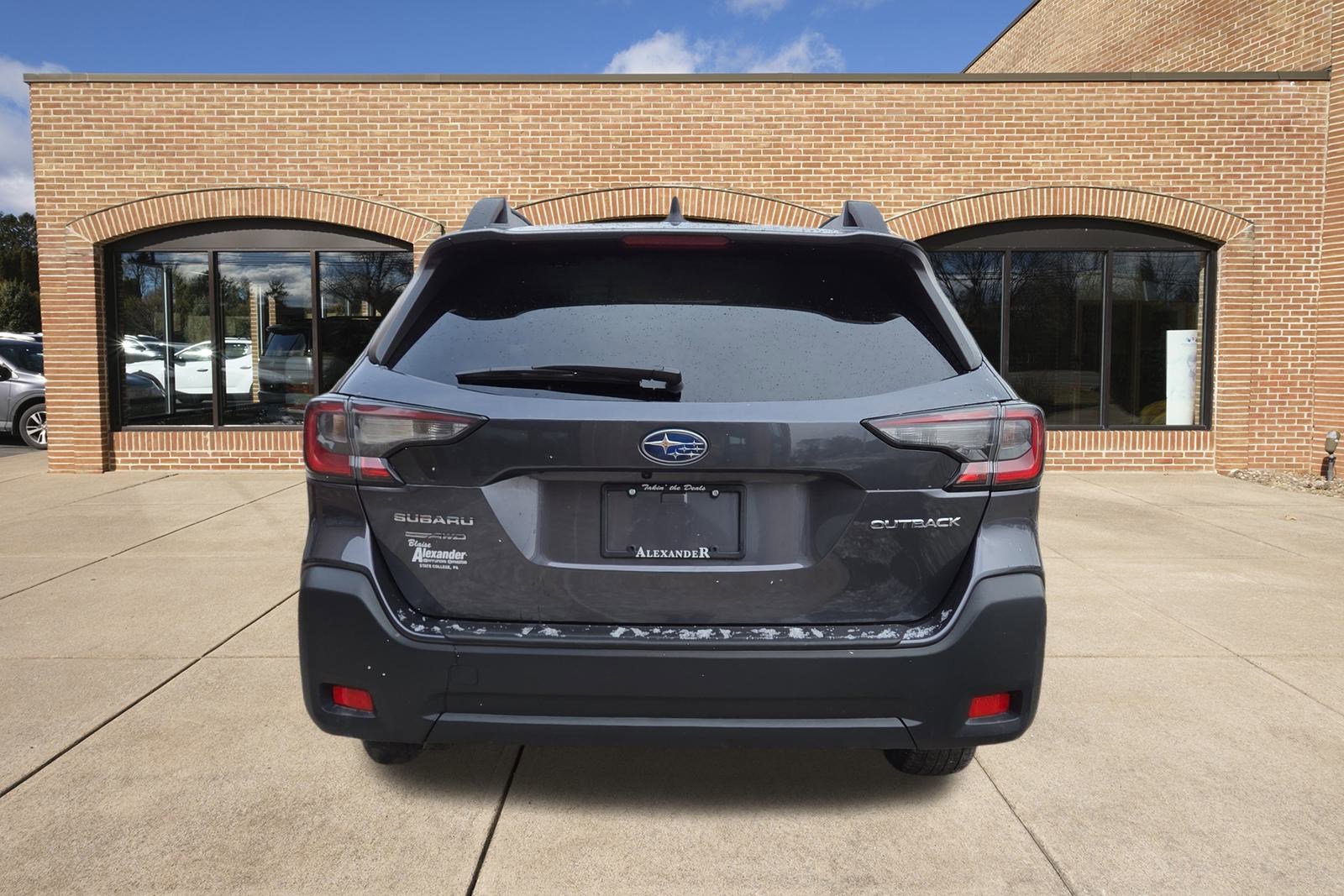 Used 2025 Subaru Outback Premium w/ Popular Package #1A image 4